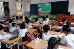 Các thầy giáo, cô giáo trường Tiểu học Minh Hà B – xã Canh Nậu đổi mới phương pháp dạy học