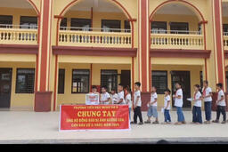 Trường Tiểu học Minh Hà B chung tay ủng hộ đồng bào bị ảnh hưởng của cơn bão số 3 YAGI năm 2024